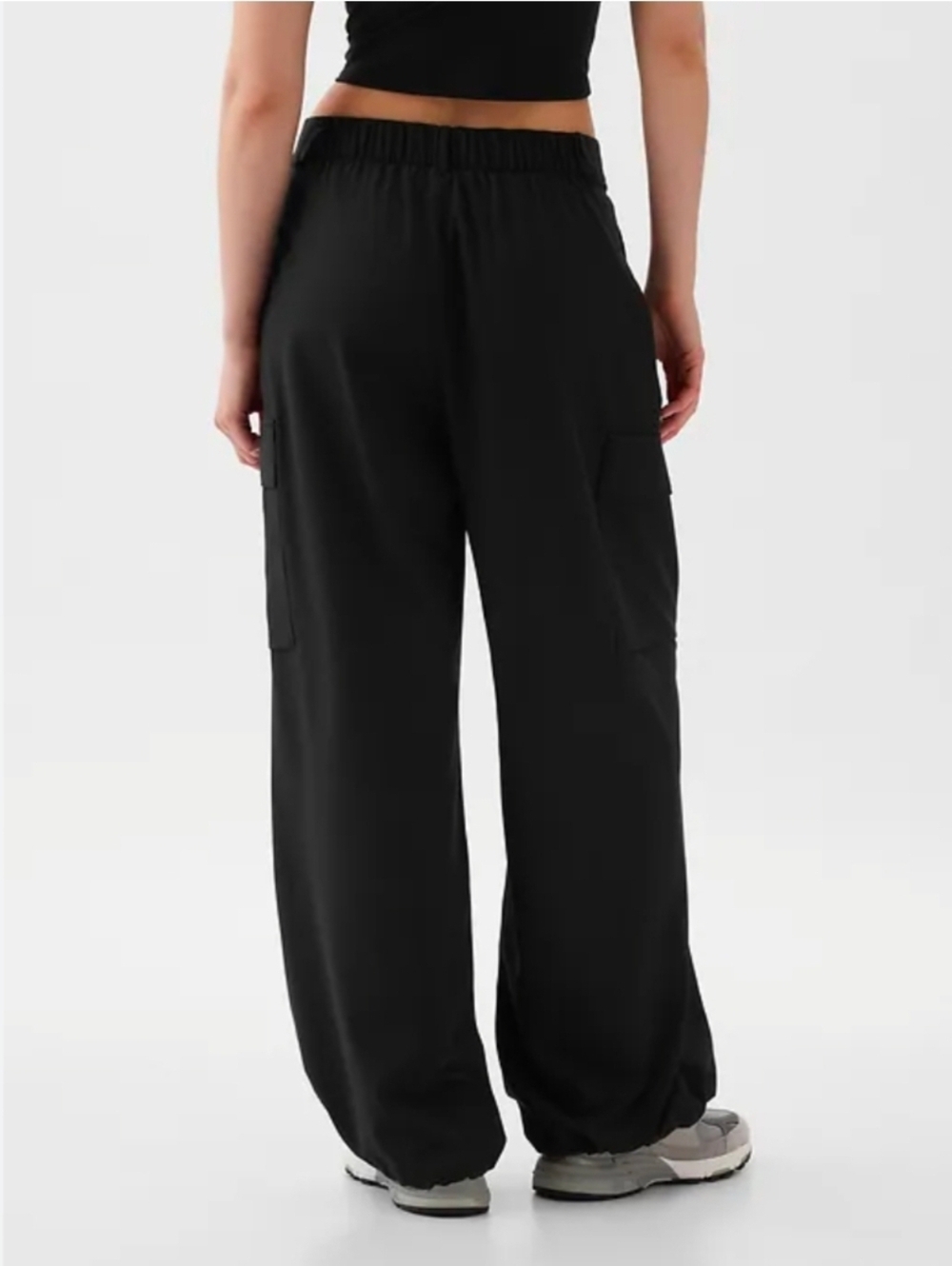 Gap Fit | Black High Rise Runaround Cargo Joggers Size Small Tall - Picture 2 of 13